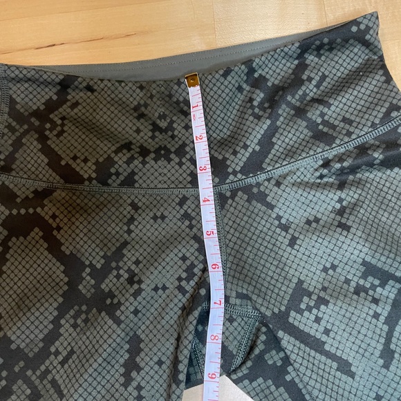 Lululemon Wunder Under Crop - Size 4 - Picture 11 of 11